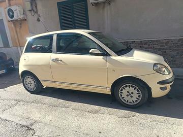 lancia y