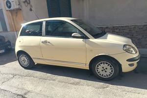 lancia y
