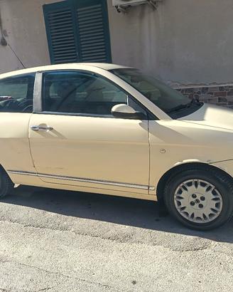 lancia y