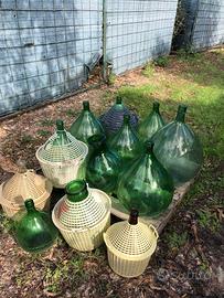 Damigiane di varie dimensioni in vetro