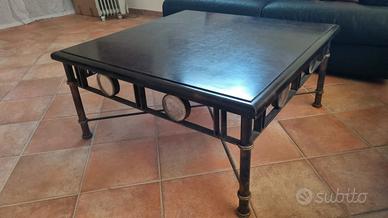 Tavolino basso in legno massello scuro