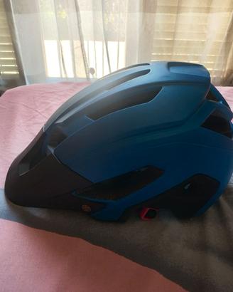 casco uomo mountain bike usato.
