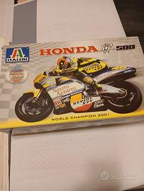 Italeri 1/6 Honda NSR 500 V. Rossi WC 2001
