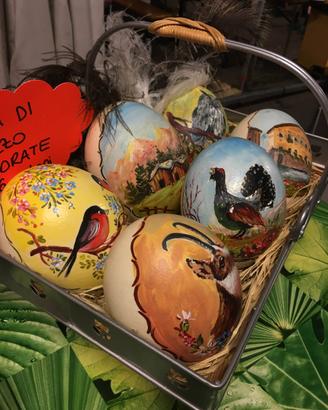 Uova di struzzo decorate