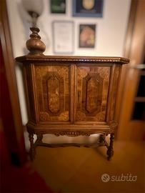 Mobiletto credenza classica in legno intarsiato