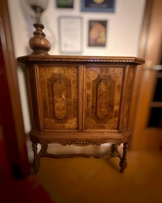 Mobiletto credenza classica in legno intarsiato