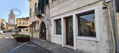 Negozio dentro le mura - Massima visibilità