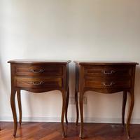 Coppia di comodini in legno antico