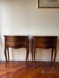 Coppia di comodini in legno antico