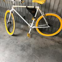 Bicicletta fixed scatto fisso 28