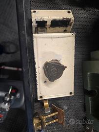 Serrature portone cisa