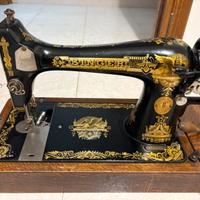 Macchina da cucire antica