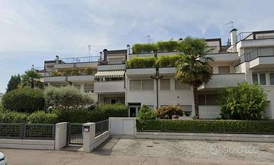 Appartamento di 198 m² con più di 5 locali e box a