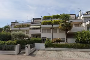 Appartamento di 198 m² con più di 5 locali e box a