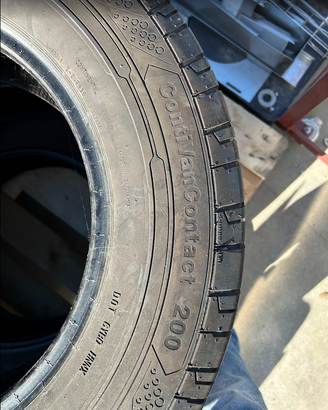 gomme 235 65 R 16 c