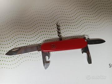 coltello victorinox nuovo,mai usato 