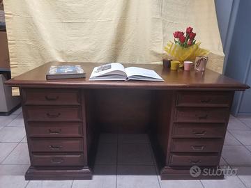Scrivania in legno massello
