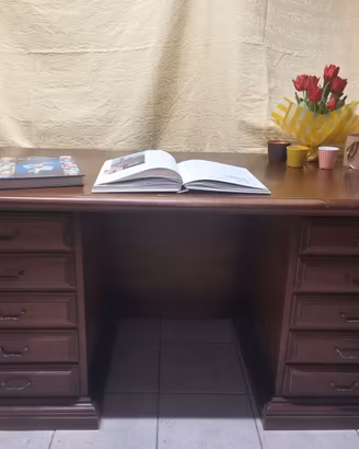 Scrivania in legno massello