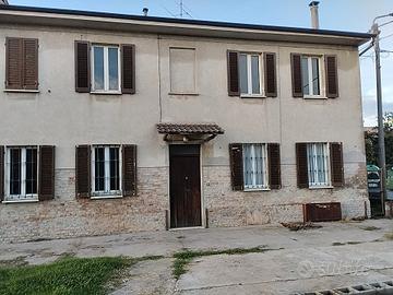 Casa con cascinale adiacente rustico