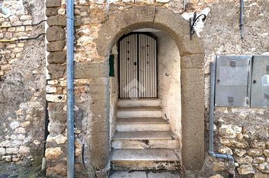 MONOLOCALE A CORI