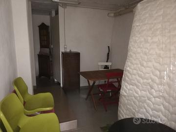 Deposito con bagno e posto auto