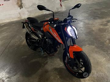 KTM DUKE 790 solo A3