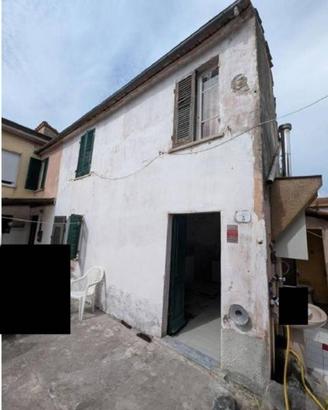 Immobile in asta di 203 m² con più di 5 locali a S