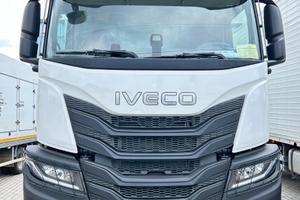 Autocarro iveco x way ad350x40yps 4 assi (2+2)