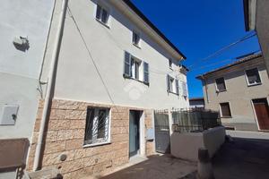 VILLA A SCHIERA A SARMATO
