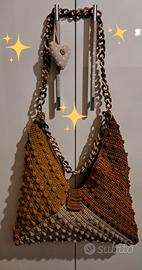 Borsa realizzata all'uncinetto