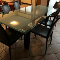 Tavolo di cristallo con 6 sedie