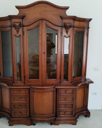 Credenza in stile classico