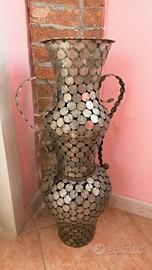 Vaso artistico realizzato con monete da 50 lire