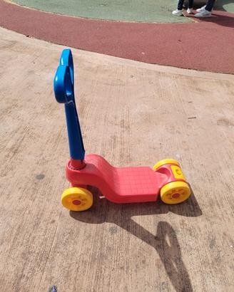 monopattino giocattolo per bambini piccoli