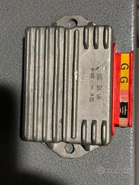 Regolatore di tensione piaggio vespa 3 PIN