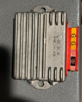 Regolatore di tensione piaggio vespa 3 PIN