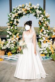 Abito da sposa in satin con pizzo