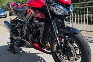 triumph street triple rs