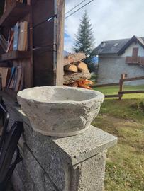 vasi in cemento e sassi di fiume