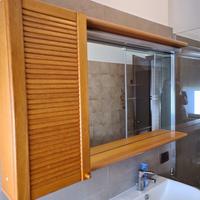 Arredamento per bagno con specchio