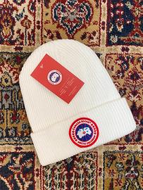 Beretto canada goose bianco