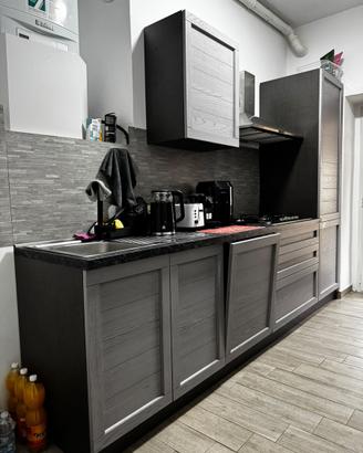 CUCINA LINEARE COMPLETA – COME NUOVA –