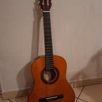 chitarra classica ragazzo