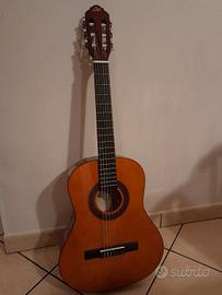 chitarra classica ragazzo