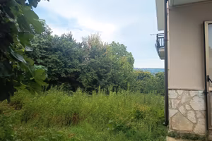 Appartamento, 3 vani, 2 Acc.ri - Giardino e garage