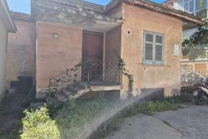 Villetta indipendente su due livelli al centro 