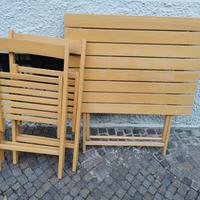 Tavolo e sedie da esterno