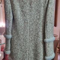 Cappotto con intersi in ecopelliccia