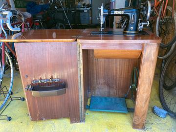 Macchina da cucire a pedali