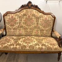 Divano vintage, stile antico in legno intagliato